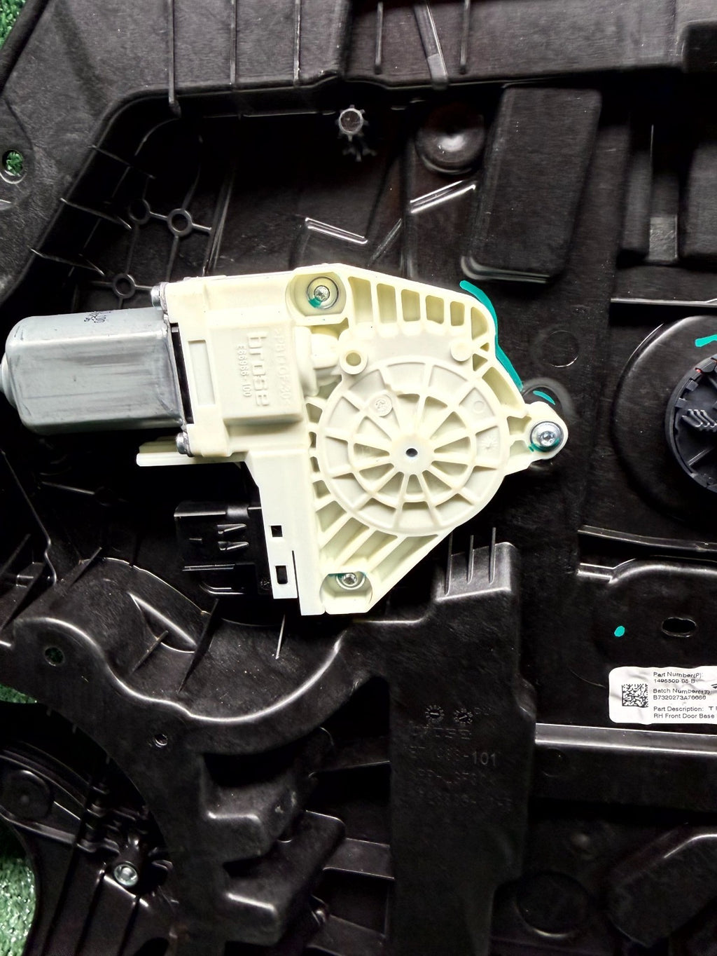 ♦️2020 - 2024 TESLA MODEL Y FRONT RIGHT WINDOW REGULATOR MOTOR OEM, 1495509-98-B