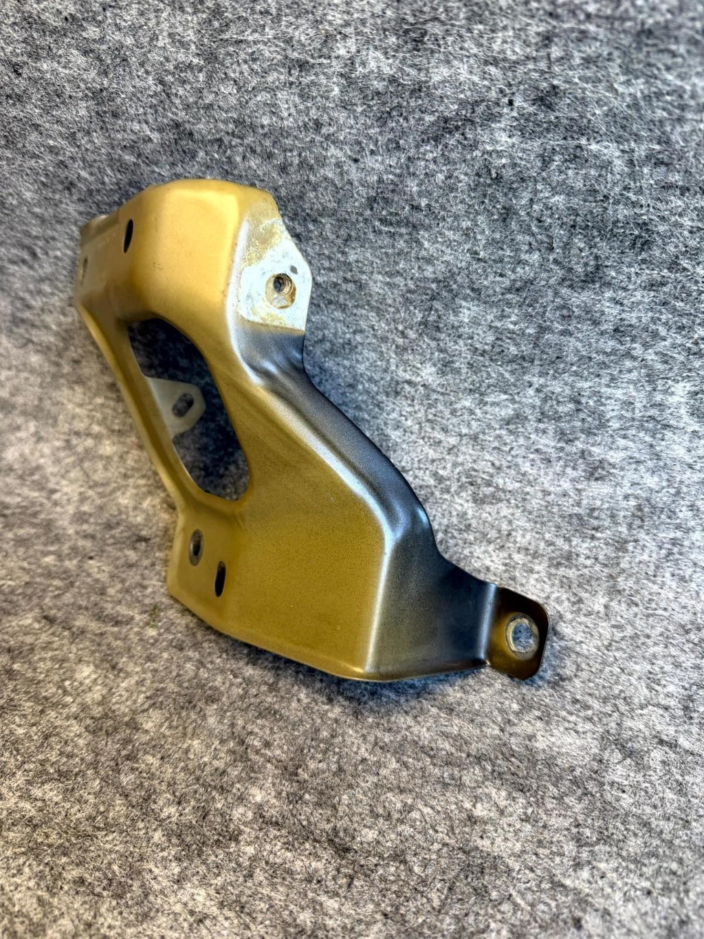 ♦️17-23 TESLA MODEL 3 UPPER RIGHT SIDE FENDER SUPPORT BRACKET OEM, 1086016-00-D