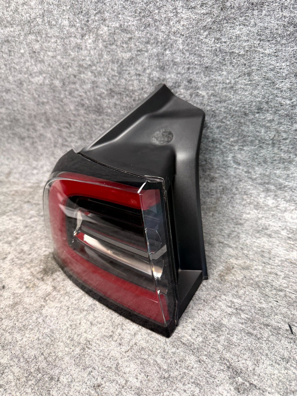 ♦️17-23 TESLA MODEL 3 REAR LEFT SIDE OUTER LED TAIL LIGHT LAMP OEM, 1502086-00-D