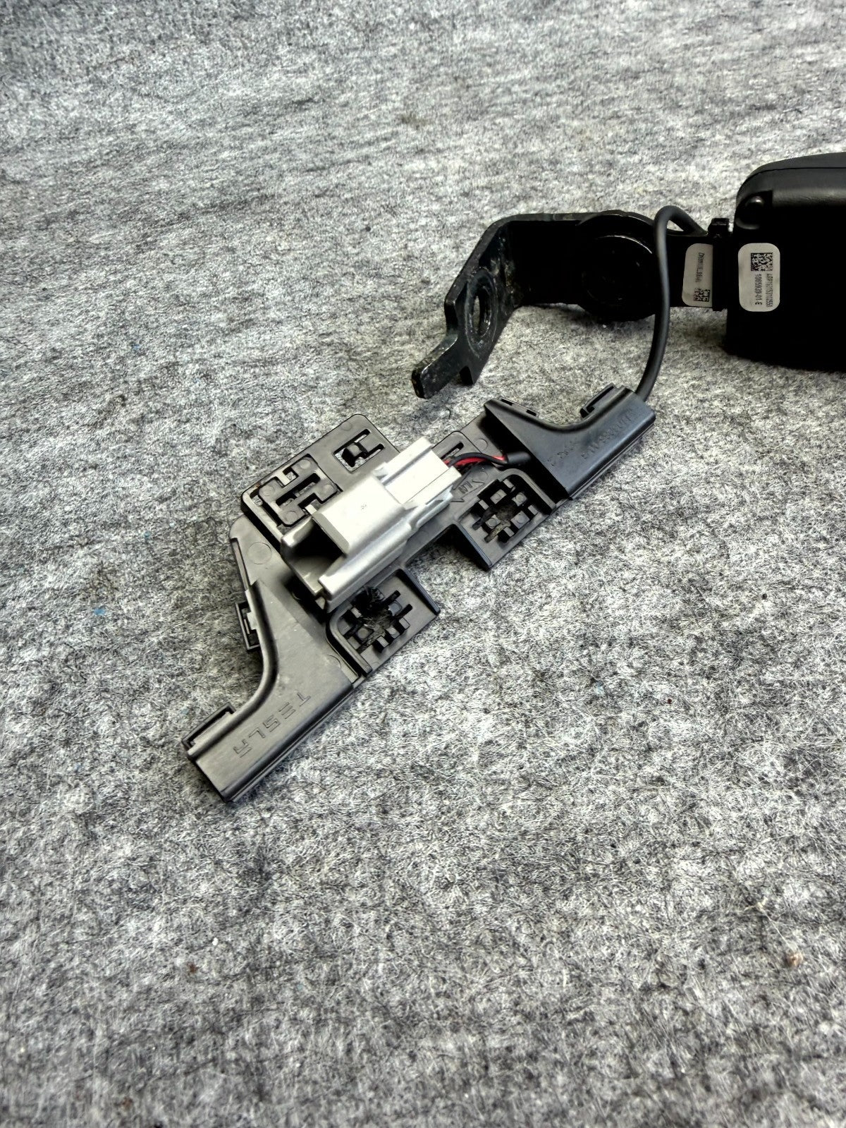 ♦️2017 - 2023 TESLA MODEL 3 REAR LEFT SIDE SEAT BELT BUCKLE OEM, 1085939-01-E