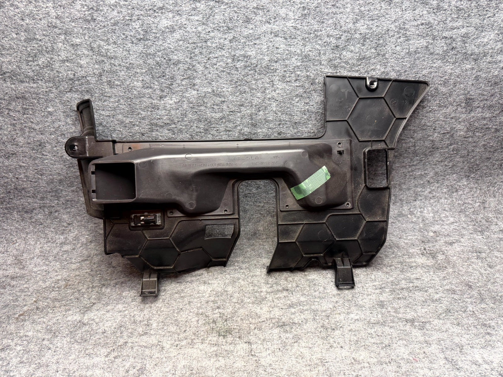 ♦️12-20 TESLA MODEL S FRONT LEFT FOOT WELL AIR DUCT TRIM COVER OEM, 6007446-00-H