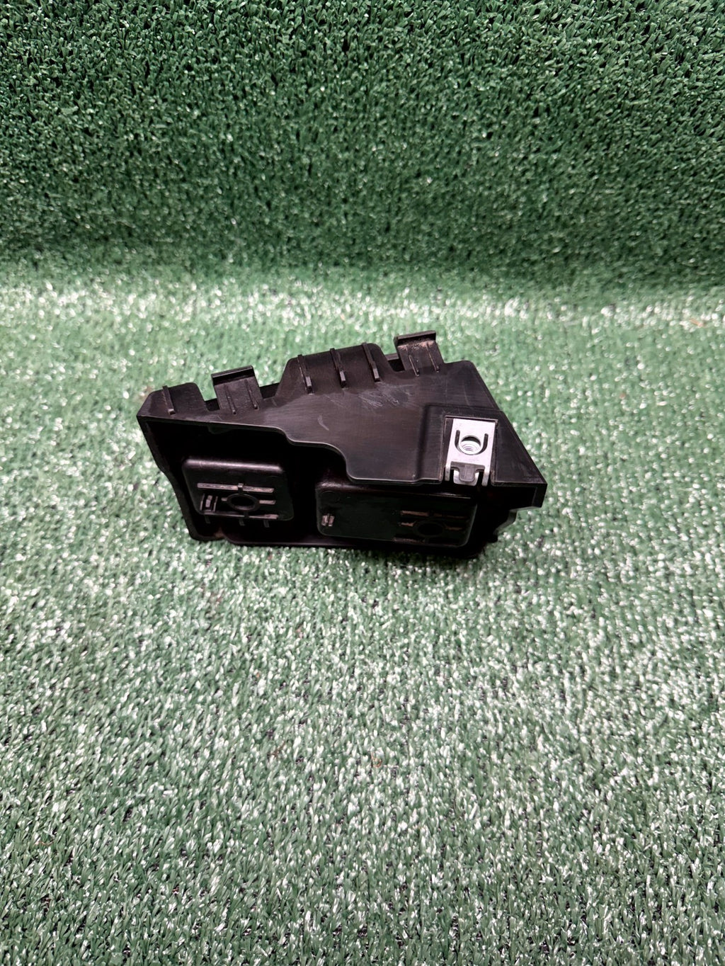 ♦️2020-2023 TESLA MODEL Y RIGHT SIDE TAIL LIGHT BUMPER BRACKET OEM, 1494039-00-B
