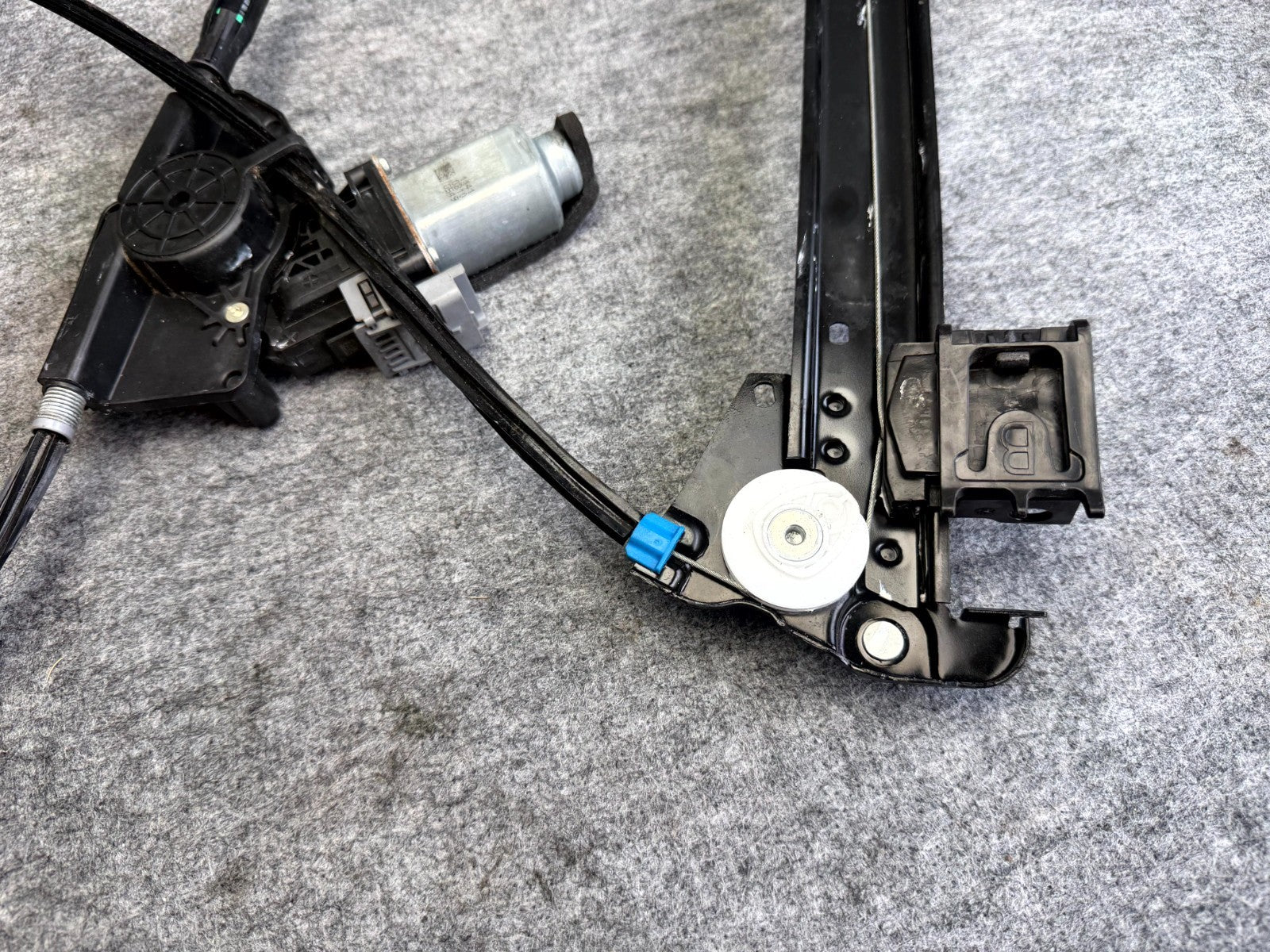 ♦️12-20 TESLA MODEL S FRONT LEFT SIDE DOOR WINDOW REGULATOR MOTOR OEM, 600655100