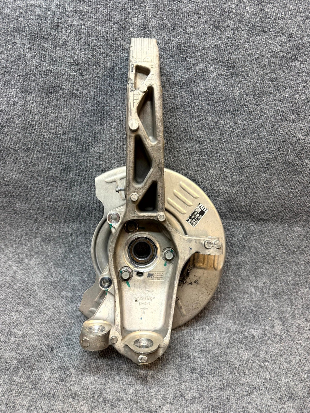 2020-2024 TESLA MODEL Y FRONT LEFT SPINDLE KNUCKLE HUB & SHIELD OEM,1188311-00-E