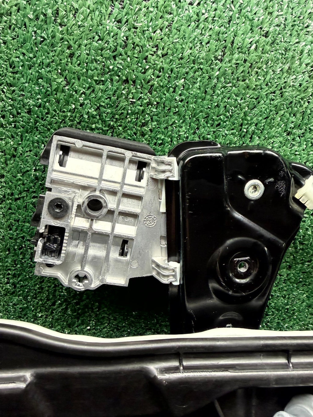 ♦️20–24 TESLA MODEL Y REAR LEFT SIDE WINDOW REGULATOR W/ MOTOR OEM, 1495512-F2-H