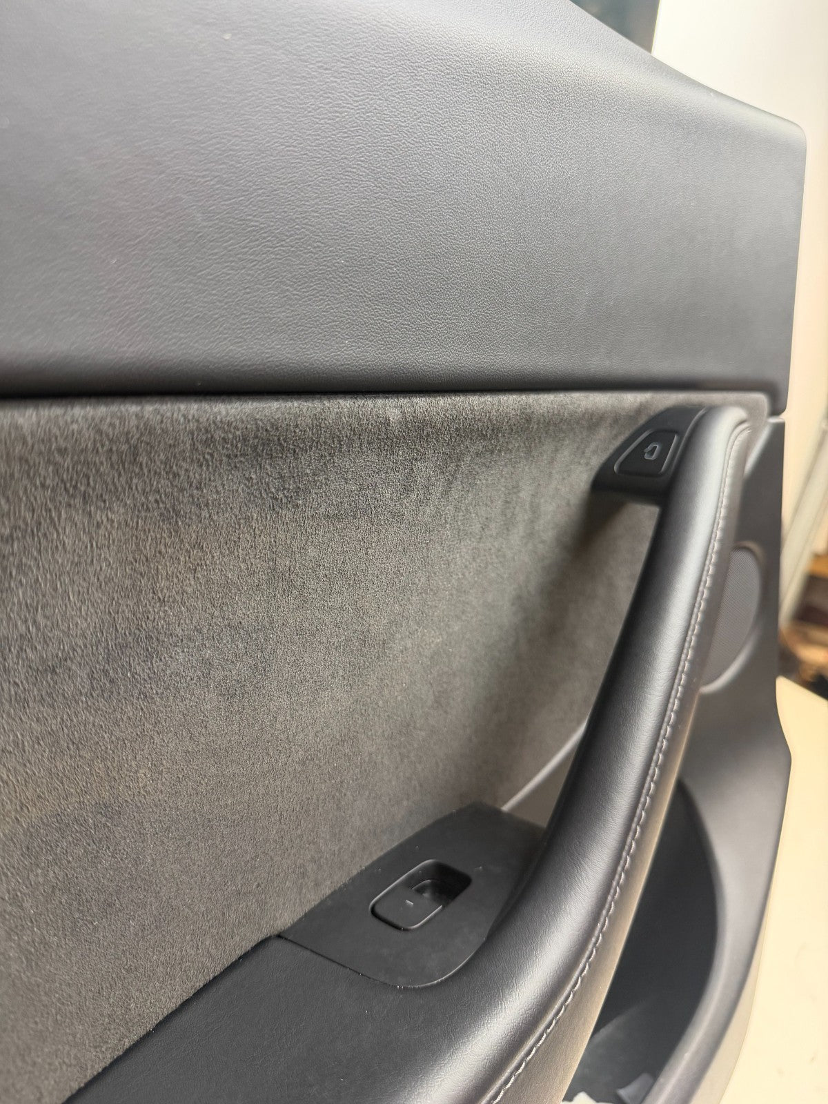 2012-2020 TESLA MODEL Y REAR LEFT DRIVER SIDE COMPLETE DOOR ASSEMBLY W/ GLASS