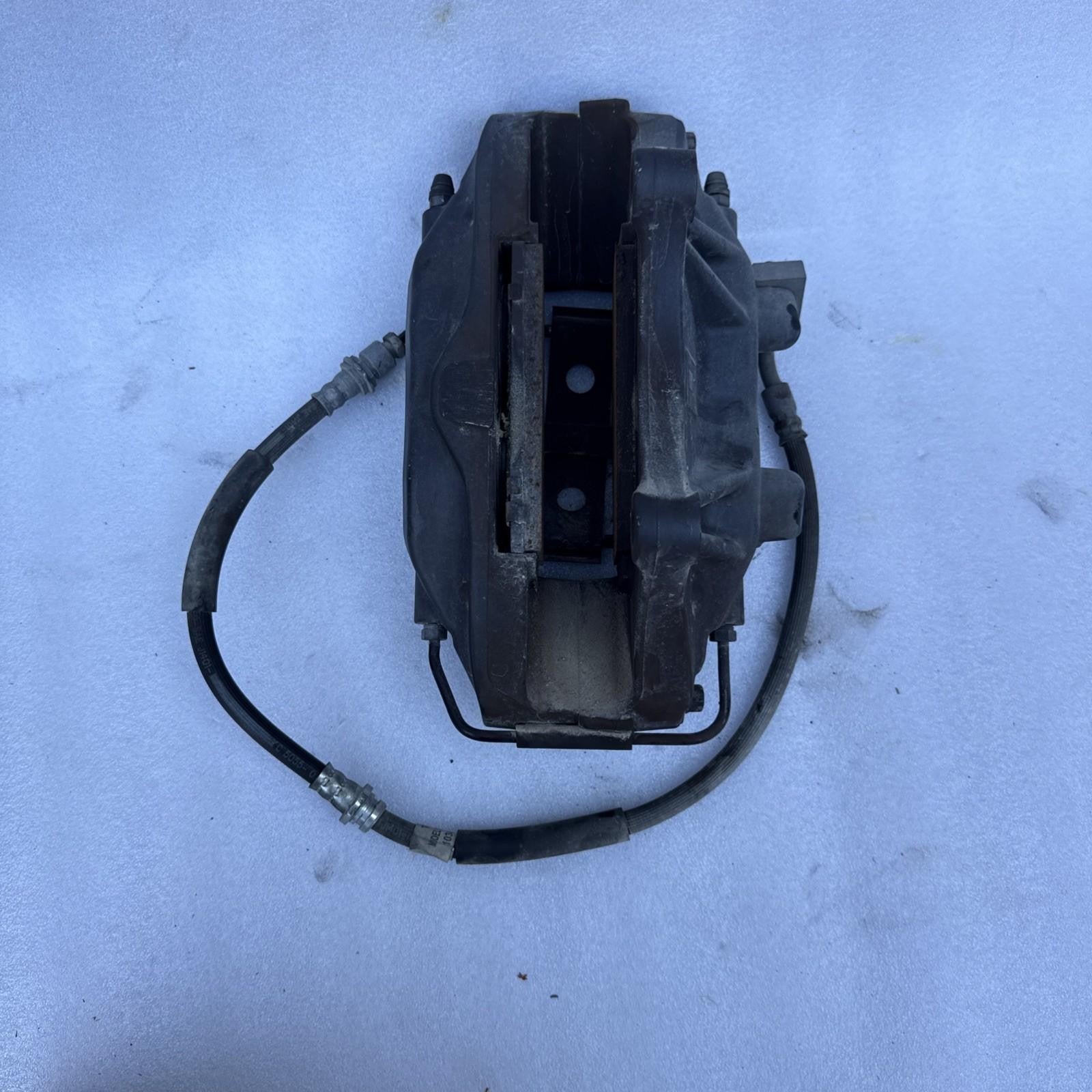 12-20 TESLA MODEL S FRONT RIGHT SIDE BRAKE CALIPER BREMBO OEM 1042640-00-E