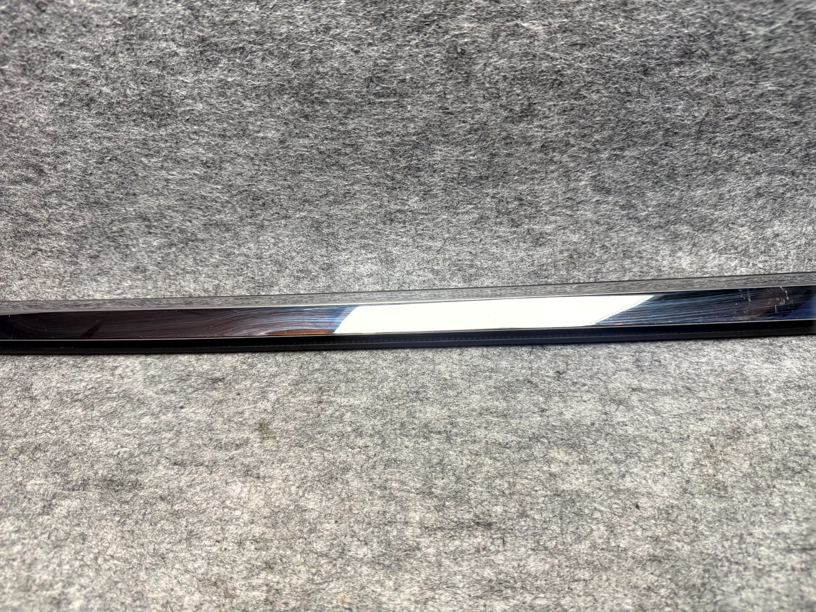 ♦️12-20 TESLA MODEL S FRONT LEFT SIDE DOOR WINDOW MOLDING TRIM OEM, 6009599-00-C