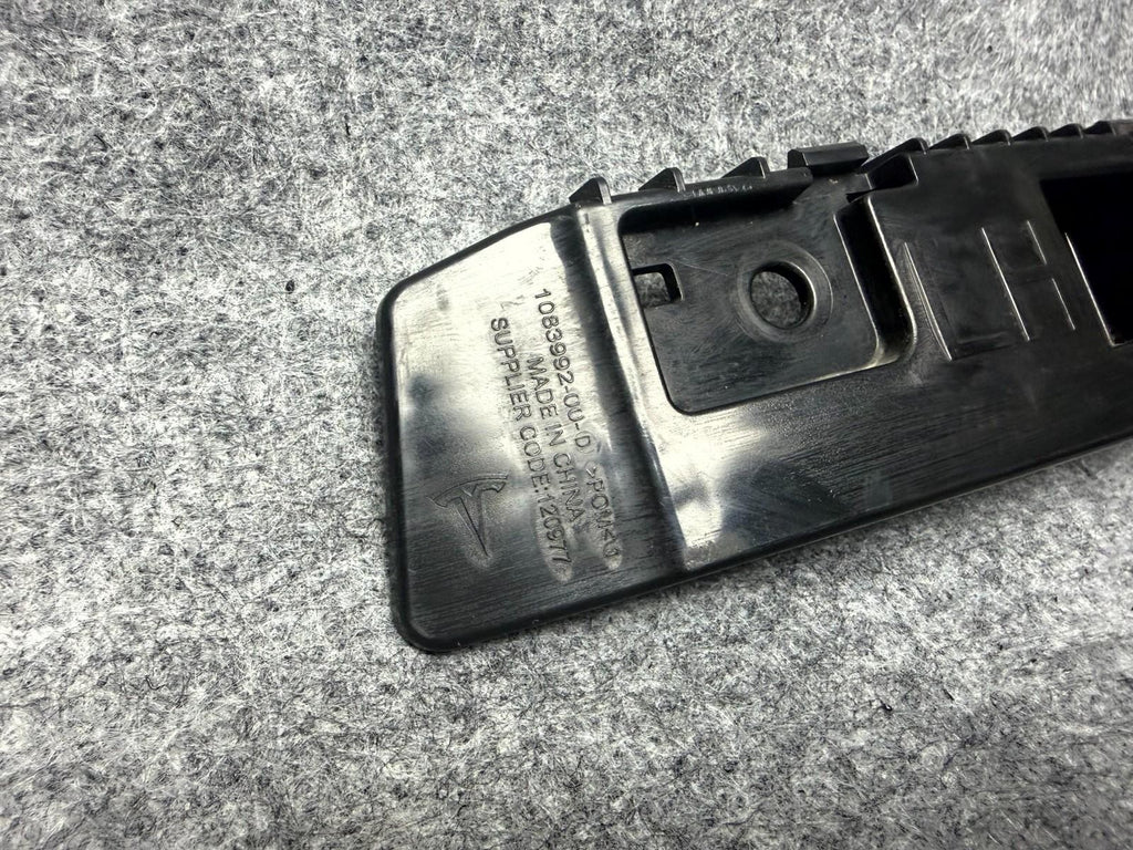 ♦️17-23 TESLA MODEL 3 REAR LEFT BUMPER TAILLIGHT MOUNT BRACKET OEM, 1083992-00-D