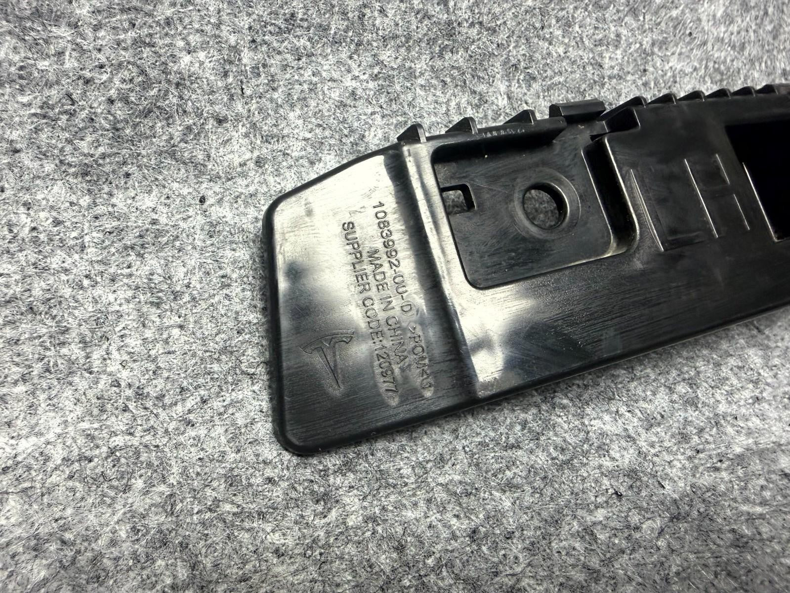 ♦️17-23 TESLA MODEL 3 REAR LEFT BUMPER TAILLIGHT MOUNT BRACKET OEM, 1083992-00-D