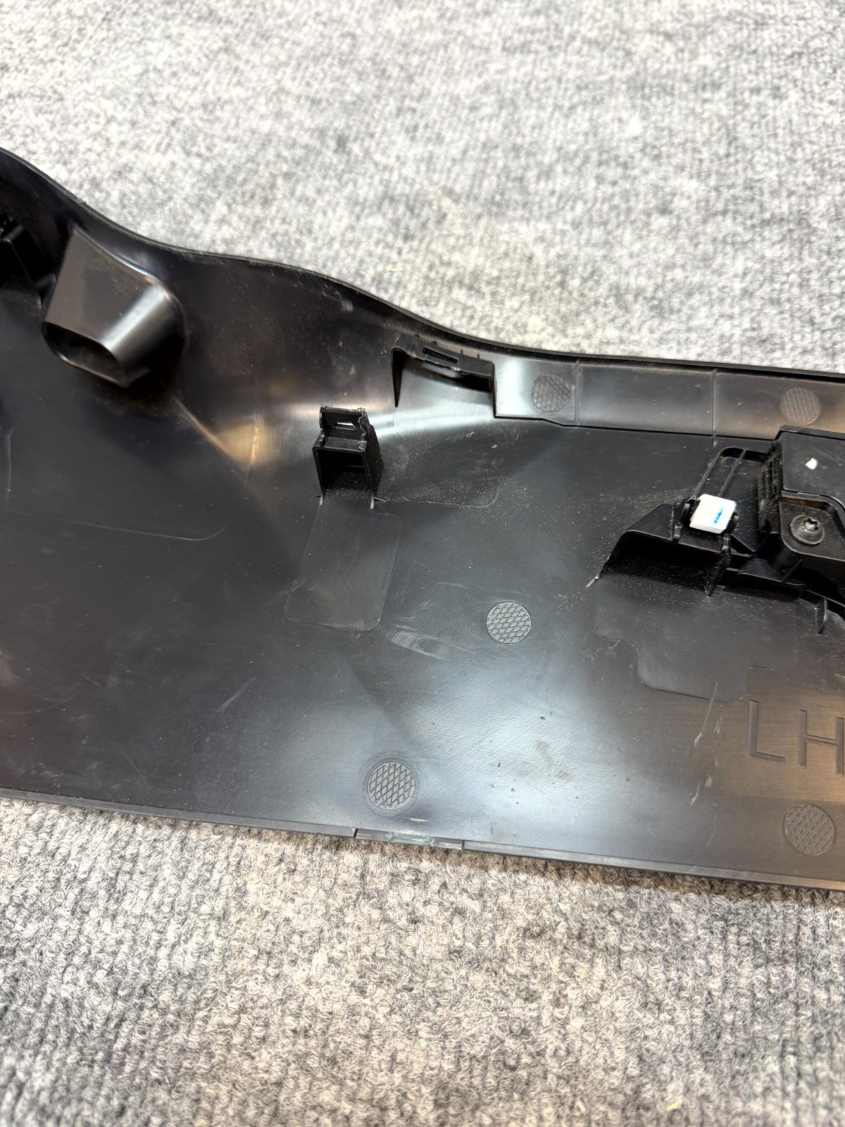 2020-2024 TESLA MODEL Y FRONT LEFT SEAT TRIM W/ CONTROL SWITCHES OEM, 163833200C