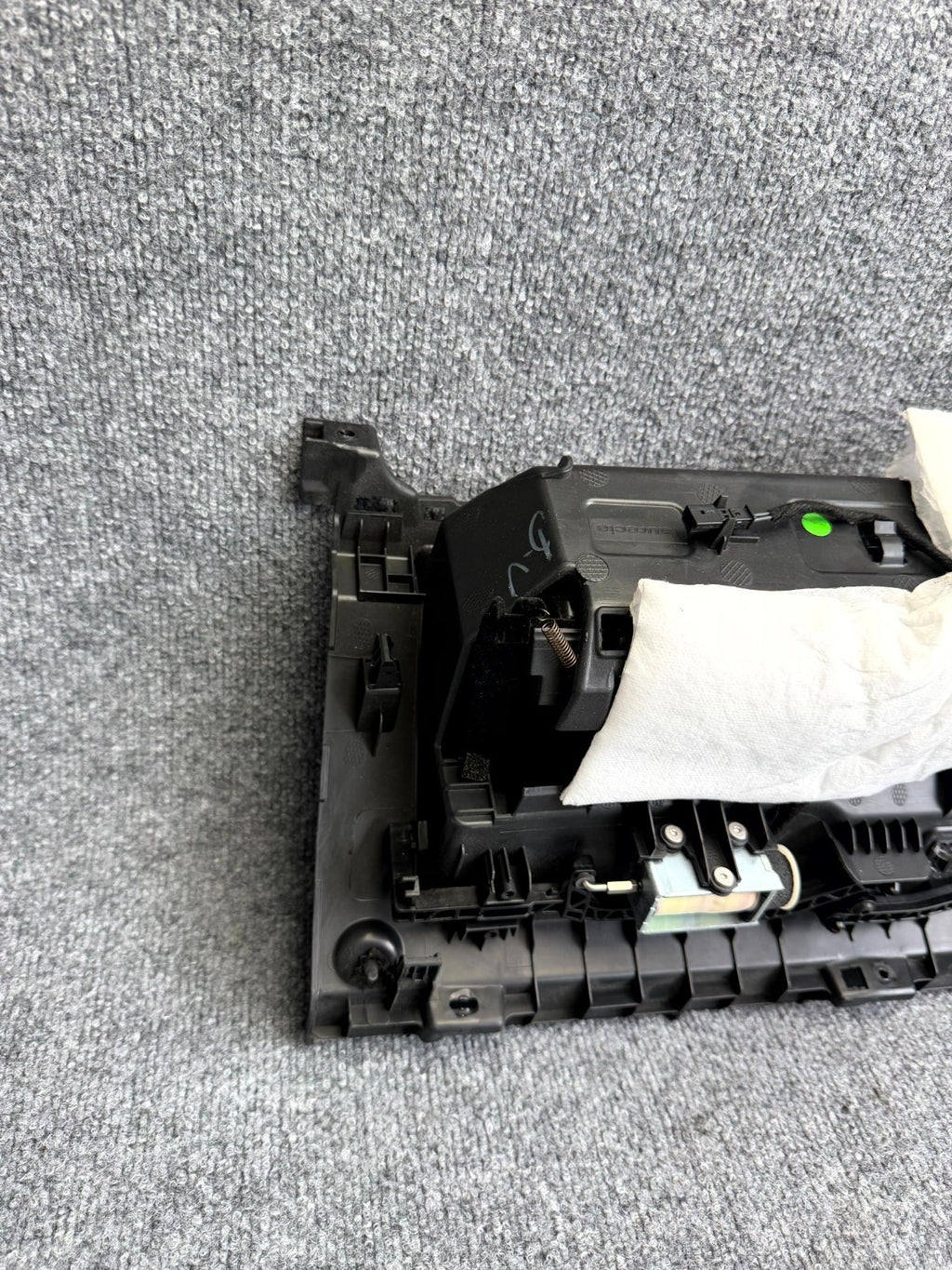 2017-2023 TESLA MODEL 3 FRONT DASHBOARD GLOVE BOX COMPARTMENT OEM, 1083331-00-A