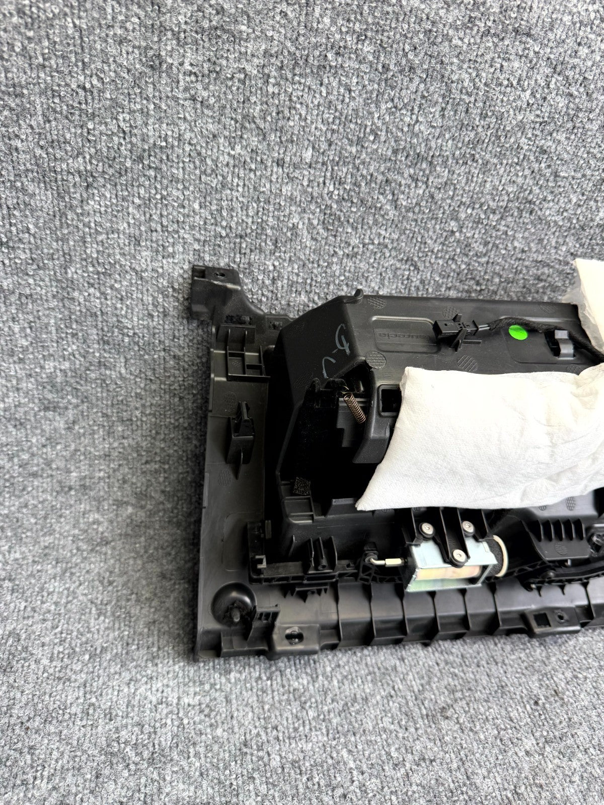 2017-2023 TESLA MODEL 3 FRONT DASHBOARD GLOVE BOX COMPARTMENT OEM, 1083331-00-A