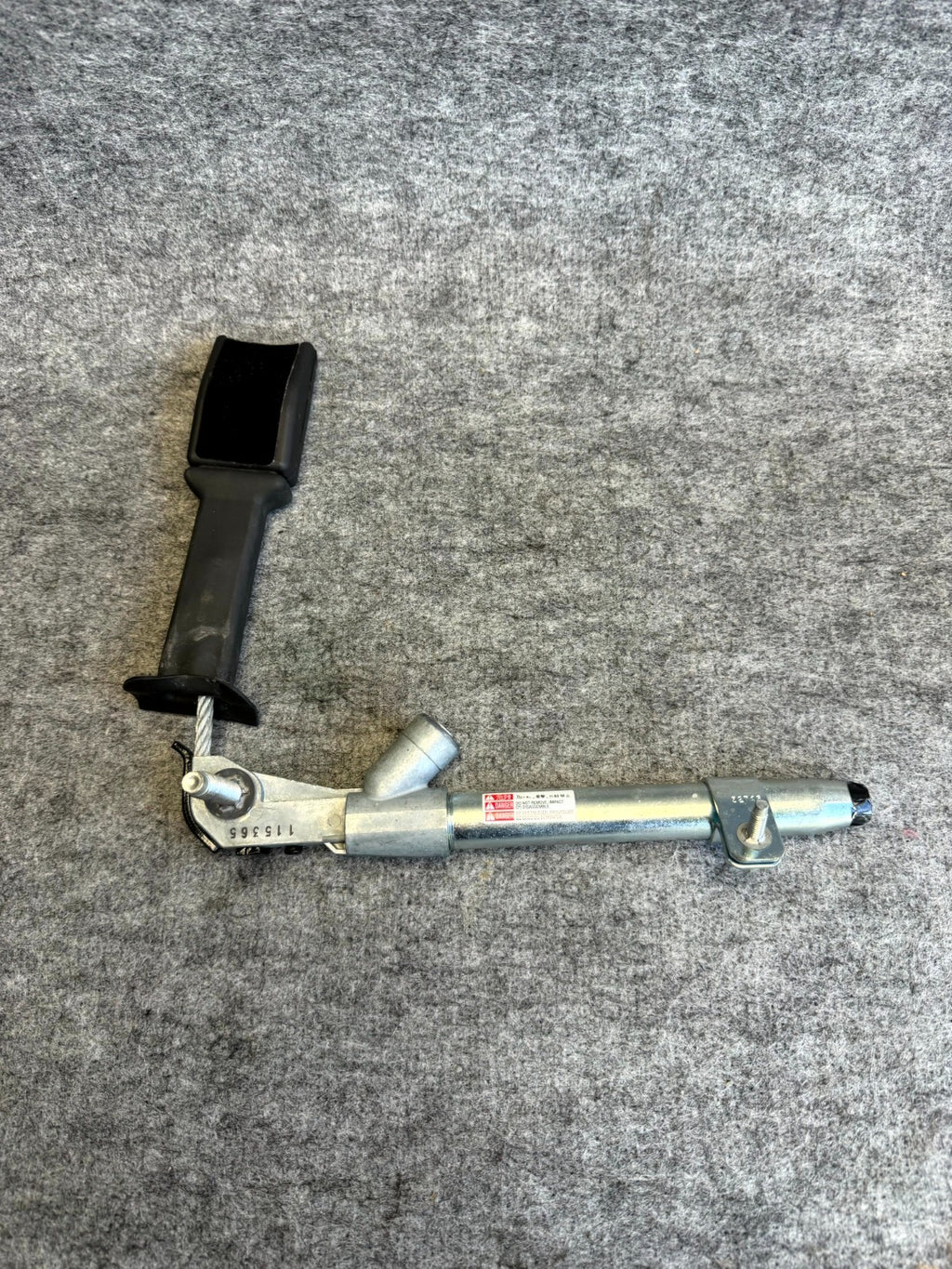 ♦️2016 - 2020 TESLA MODEL S FRONT LEFT SIDE SEAT BELT BUCKLE OEM, P1004532-05-F