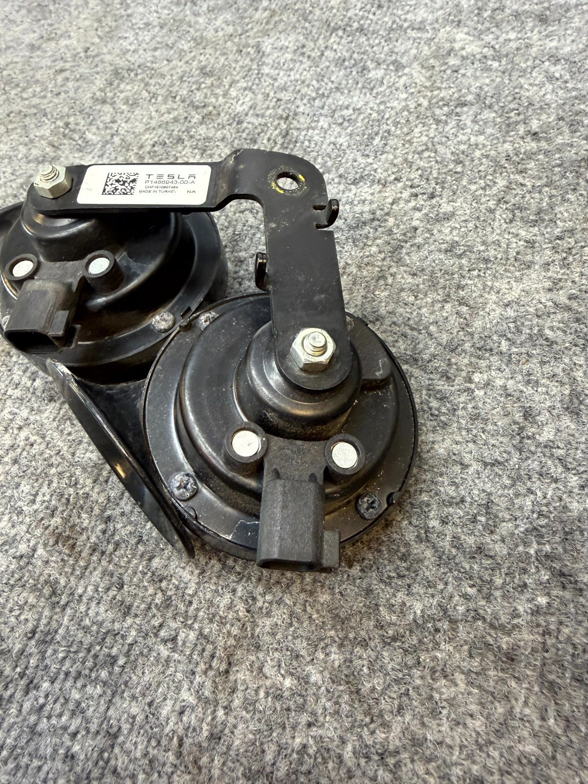 2020-2024 TESLA MODEL Y HIGH + LOW PITCH TONE HORN W/ BRACKET OEM, 1486943-00-A