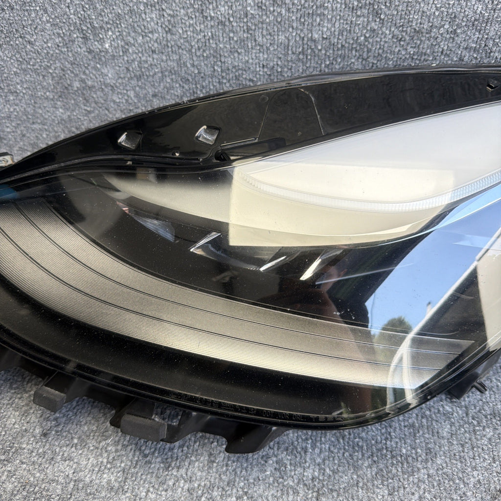 21-23 TESLA MODEL 3 Y LEFT HEADLIGHT PROJECTOR MATRIX 2ND GEN 1514952-00-D