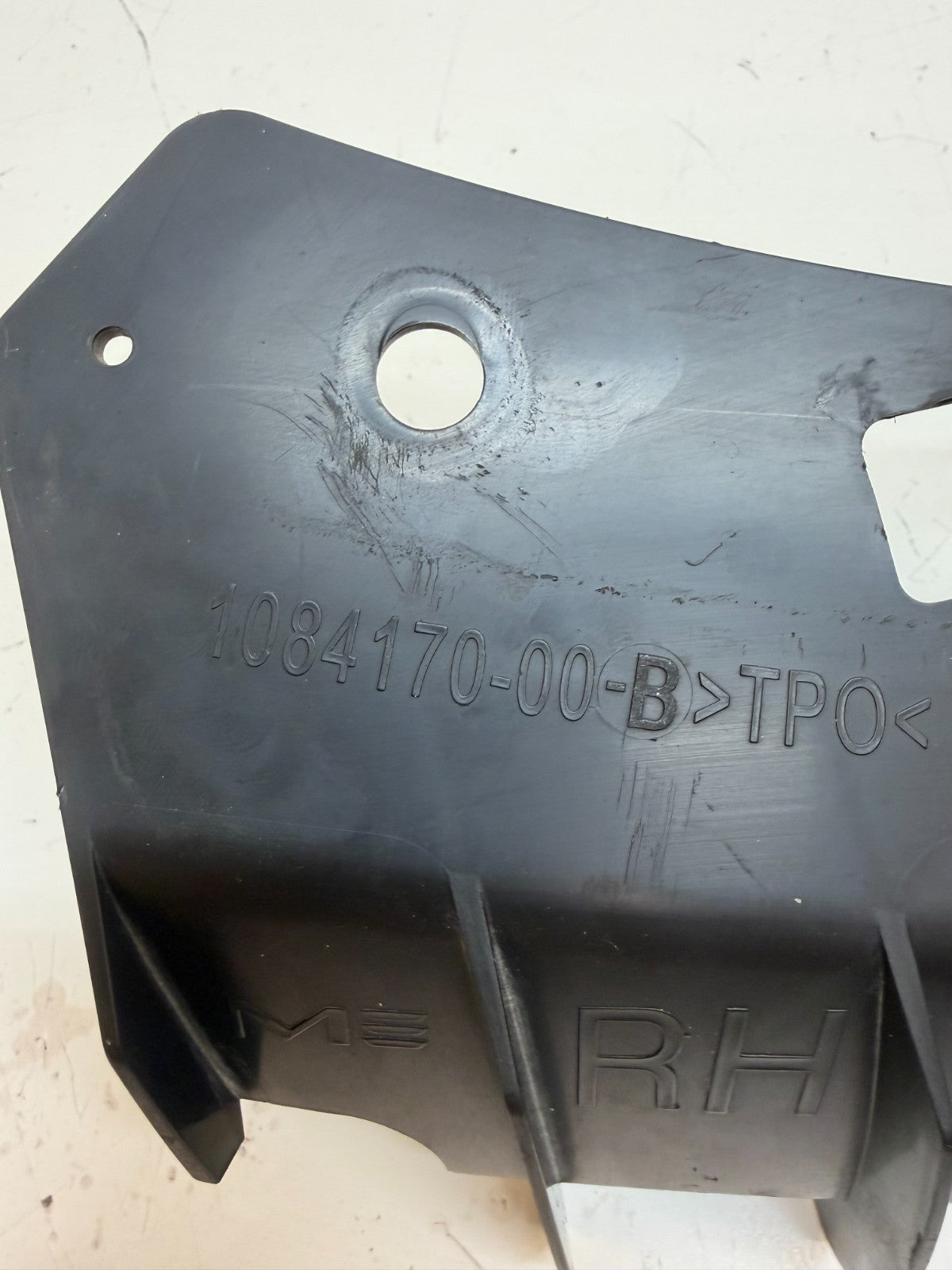 2017-2023 TESLA MODEL 3 FRONT RIGHT UPPER BUMPER BRACKET 1084170-00-B