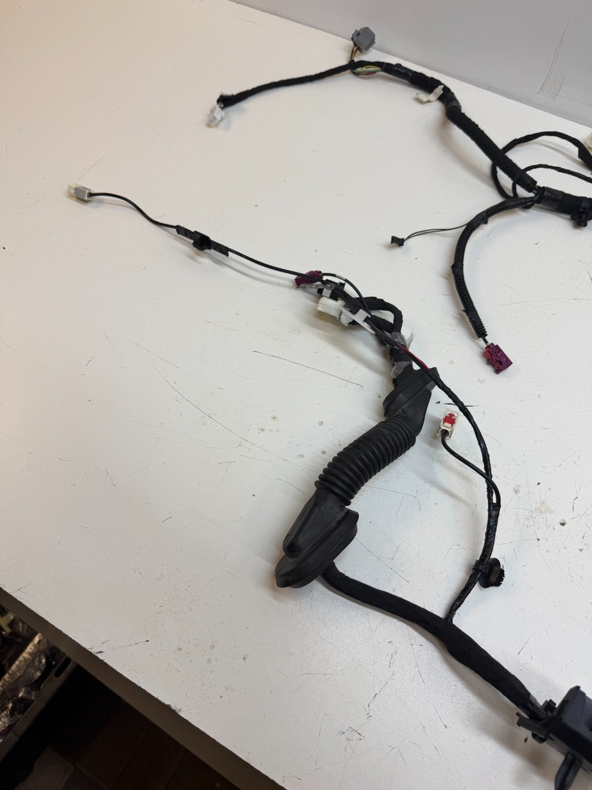 20-24 Tesla Model Y Rear Liftgate Trunk Wiring Harness & Connector 1616689-00-E