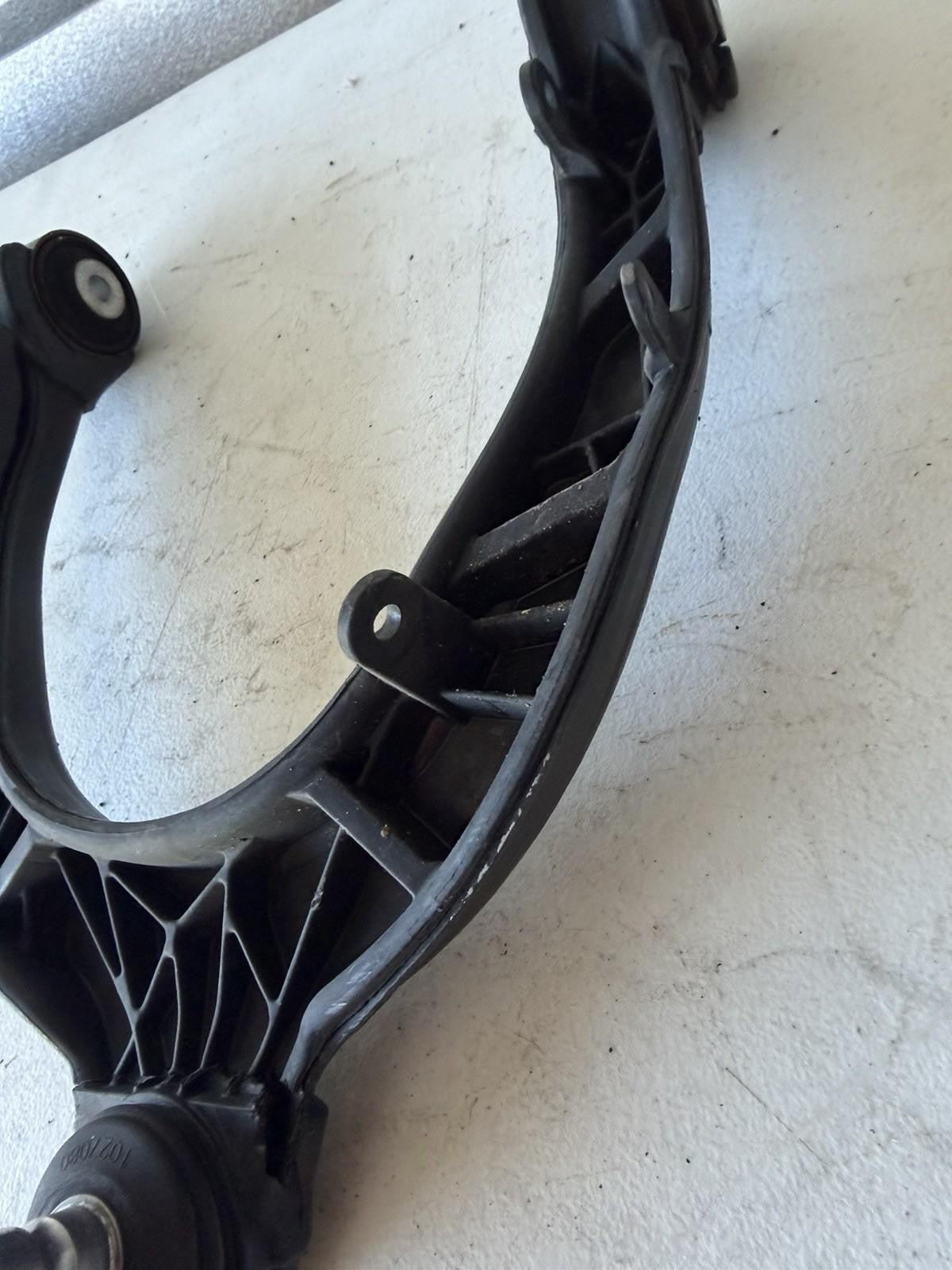 ♦️2017 - 2023 TESLA MODEL 3 FRONT LEFT SIDE UPPER CONTROL ARM OEM, 1044321-00-H