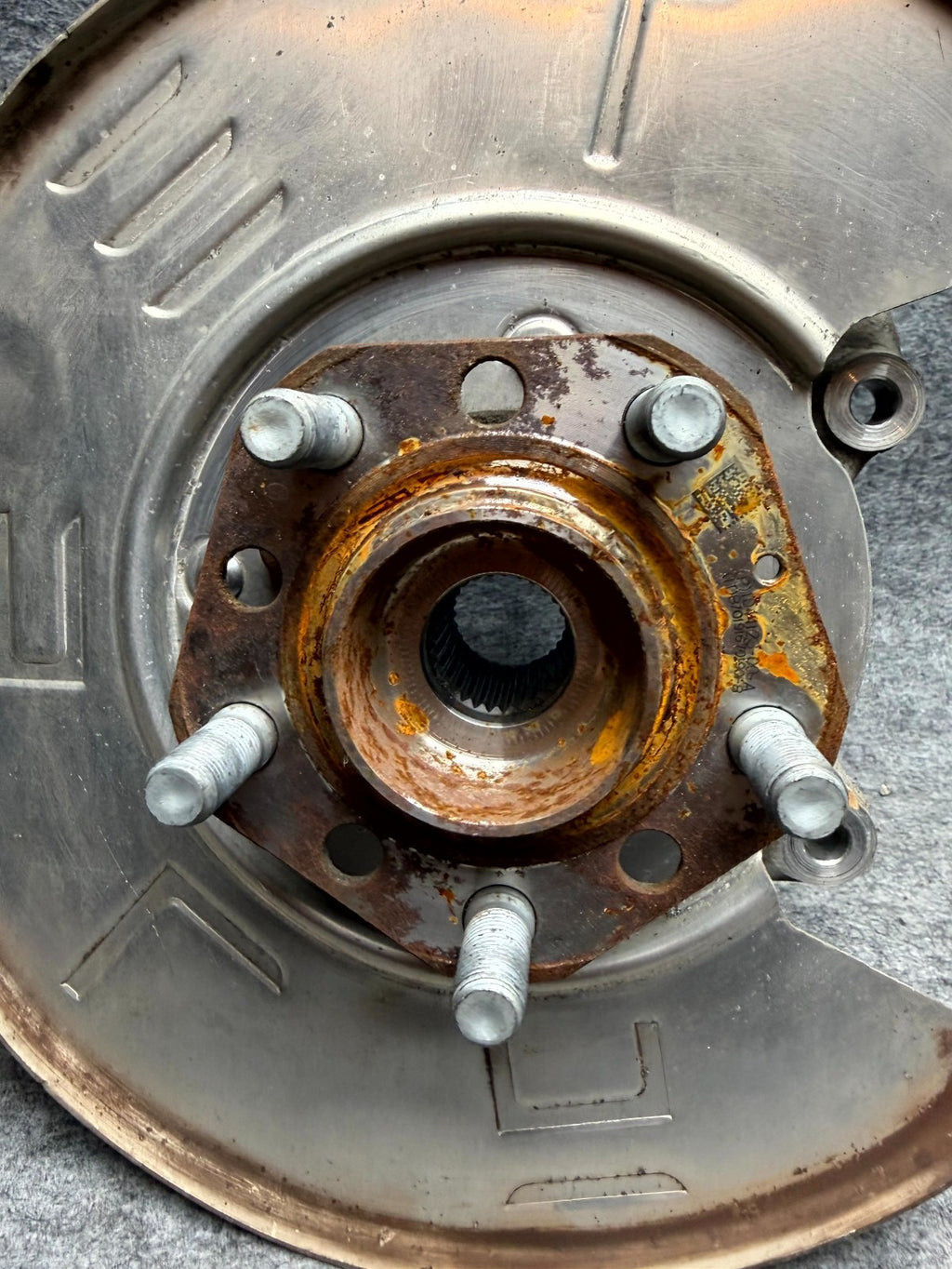 ♦️17-23 TESLA MODEL 3 REAR RIGHT SIDE SPINDLE KNUCKLE WHEEL HUB OEM, 104441600F