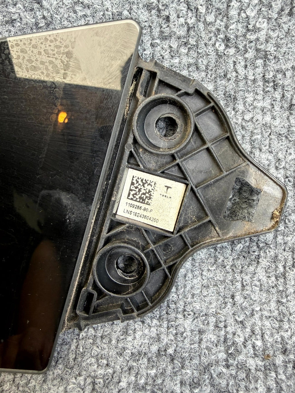 17-23 TESLA MODEL 3 RIGHT SIDE B PILLAR APPLIQUE MOLDING W/CAMERA OEM,110925590F