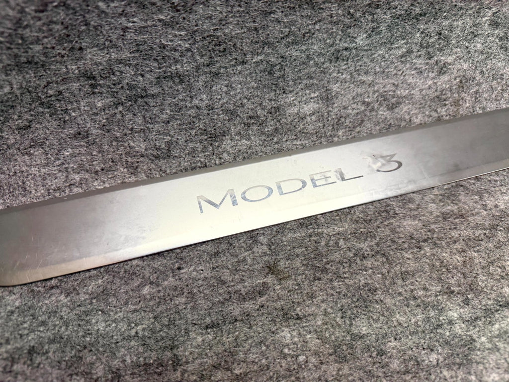 ♦️17–23 TESLA MODEL 3 LEFT OR RIGHT DOOR SILL SCUFF PLATE TRIM OEM, 1504763-00-A