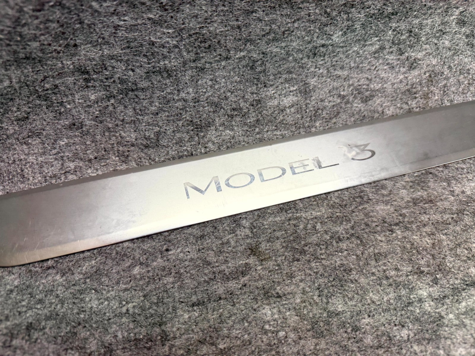 ♦️17–23 TESLA MODEL 3 LEFT OR RIGHT DOOR SILL SCUFF PLATE TRIM OEM, 1504763-00-A