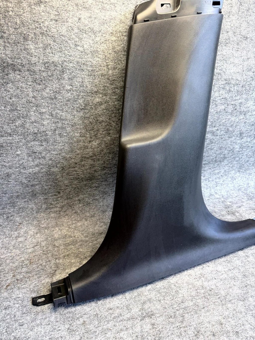 ♦️2017-2023 TESLA MODEL 3 RIGHT LOWER B-PILLAR TRIM COVER PANEL OEM 1086299-80-H