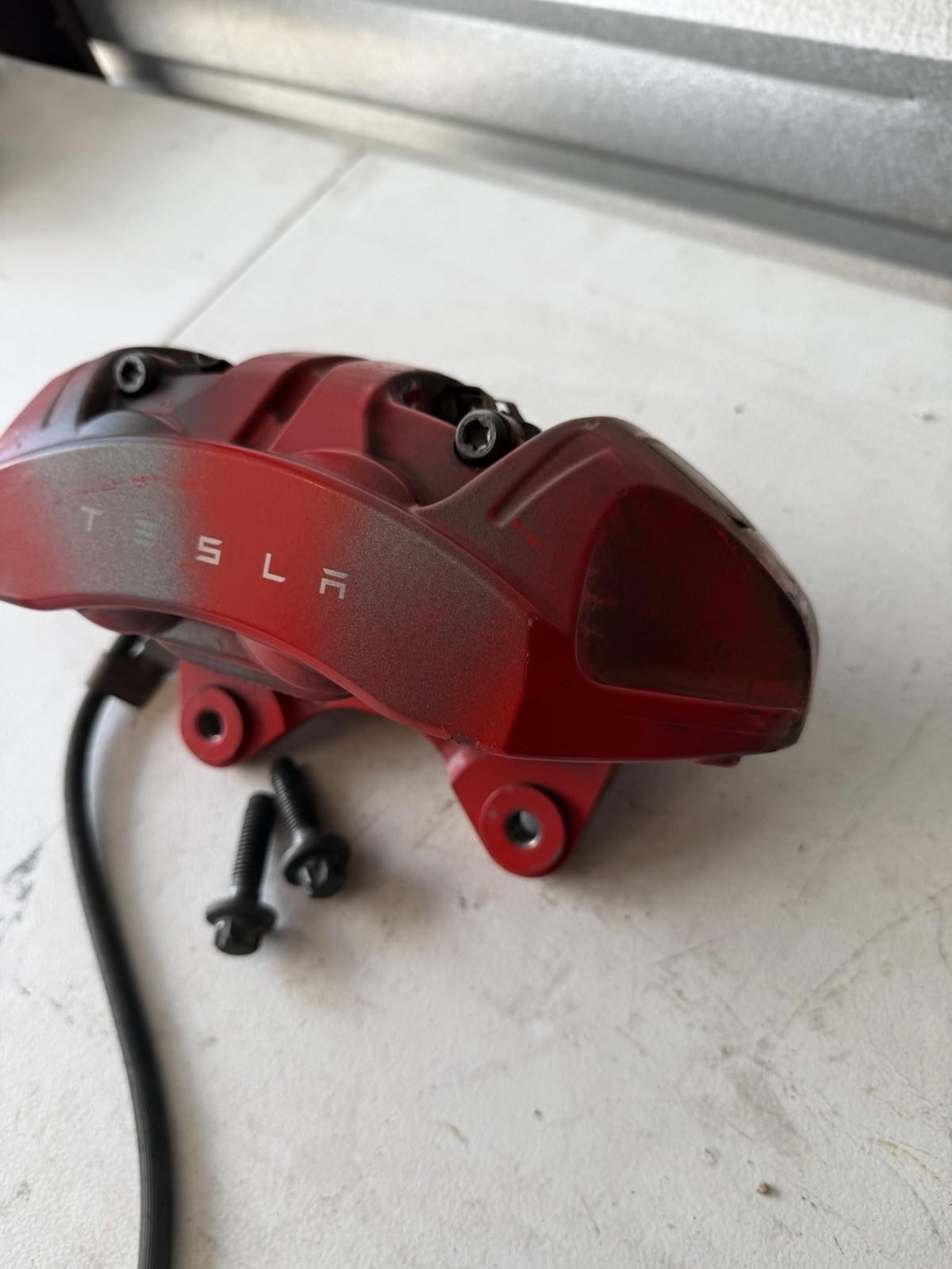 ♦️2017 - 2023 TESLA MODEL 3 FRONT LEFT SIDE BRAKE CALLIPER RED OEM, 1044641-00-F