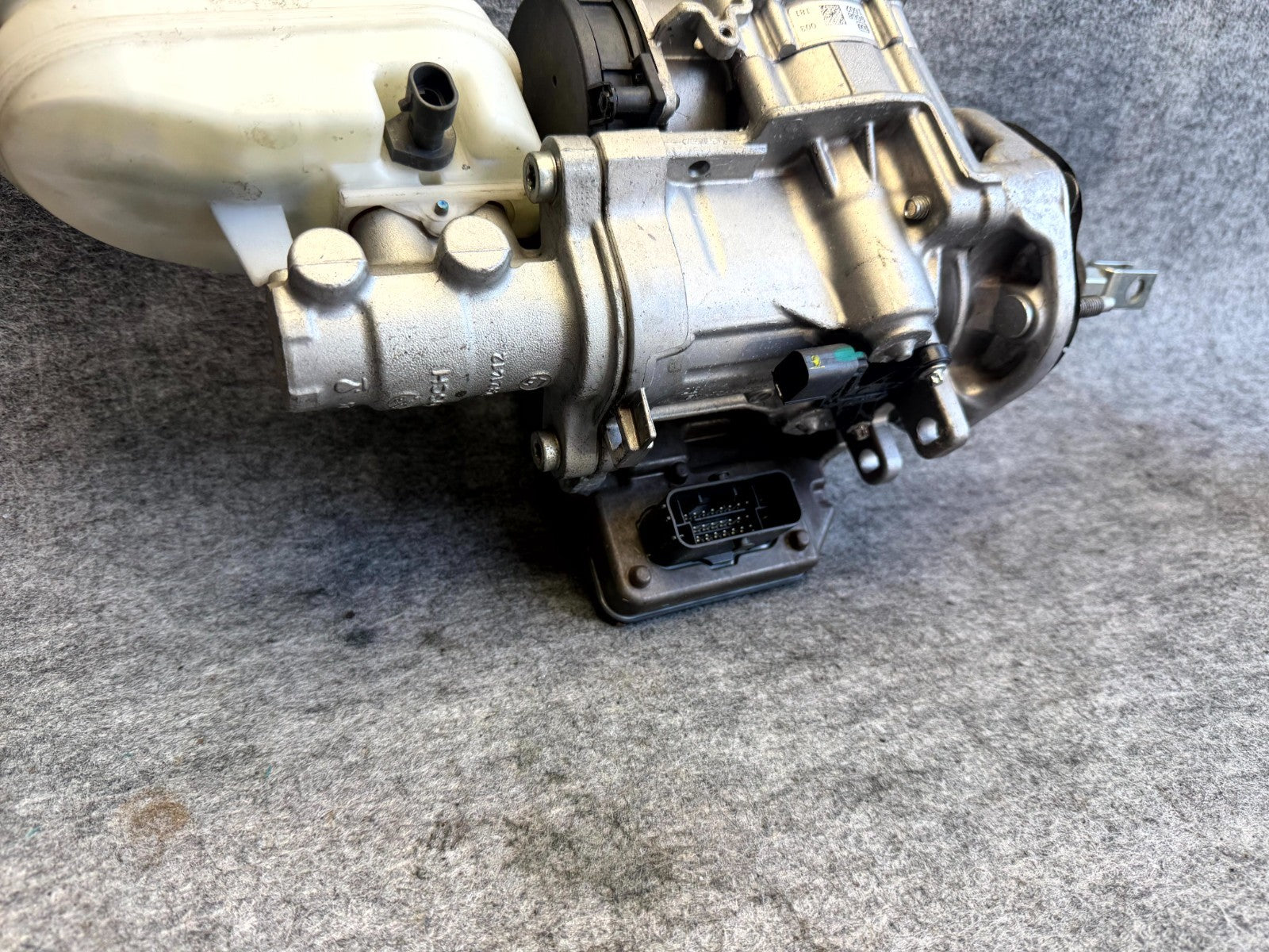 ♦️12-20 TESLA MODEL S BRAKE BOOSTER MASTER CYLINDER W/ RESERVOIR OEM, 103712300B
