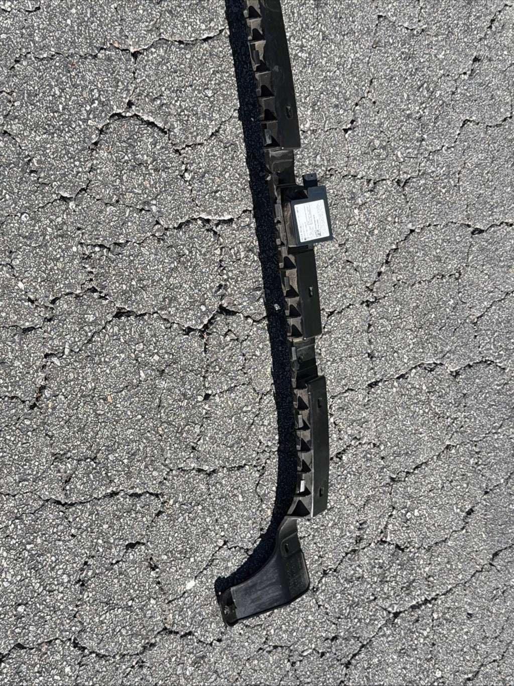♦️17-23 TESLA MODEL 3 REAR BUMPER CENTER SUPPORT MOUNT BRACKET OEM, 1083994-00-G