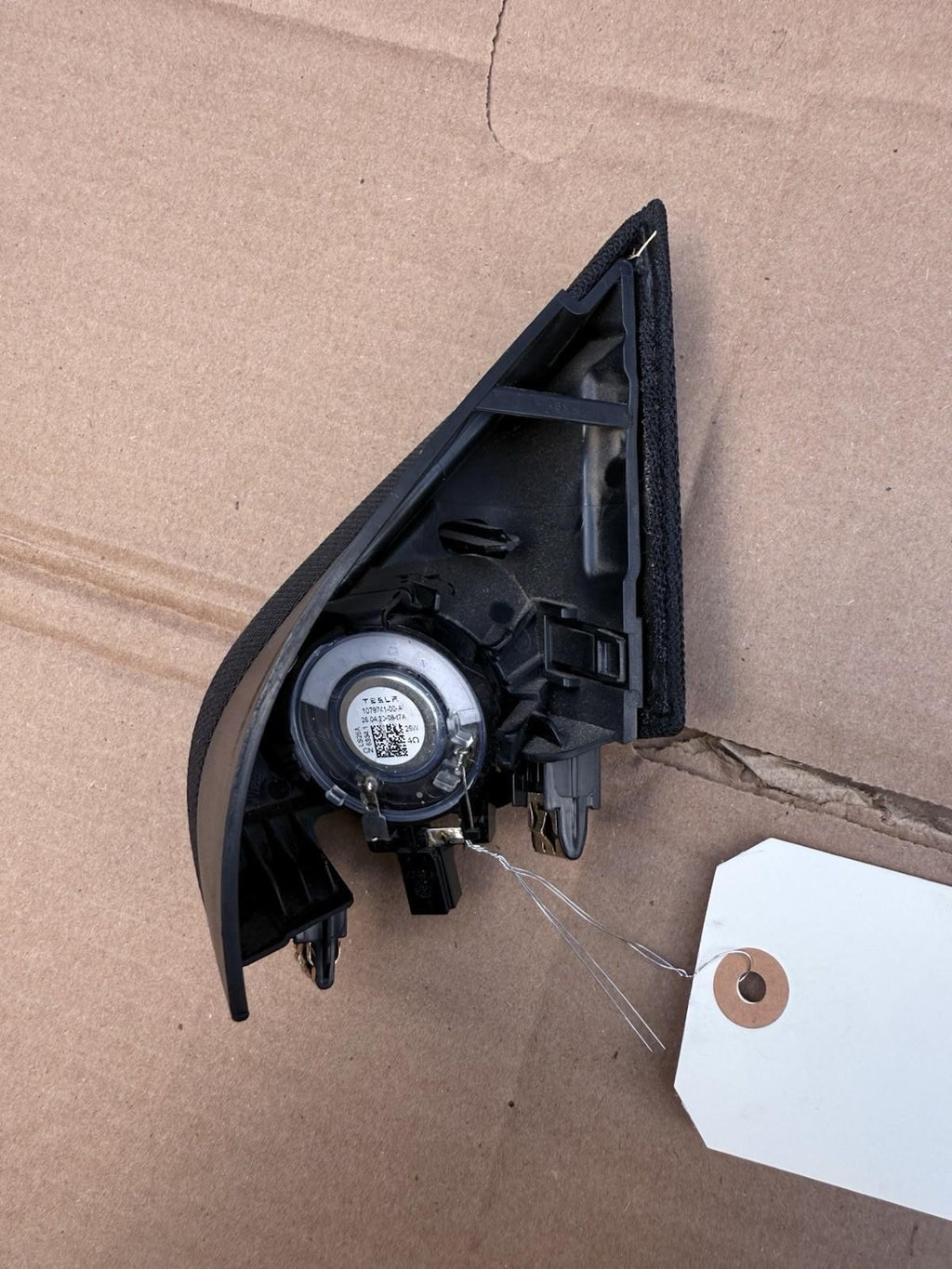 ♦️2017-2023 TESLA MODEL 3 FRONT LEFT SIDE AUDIO SPEAKER COVER OEM, 1095657-00-F