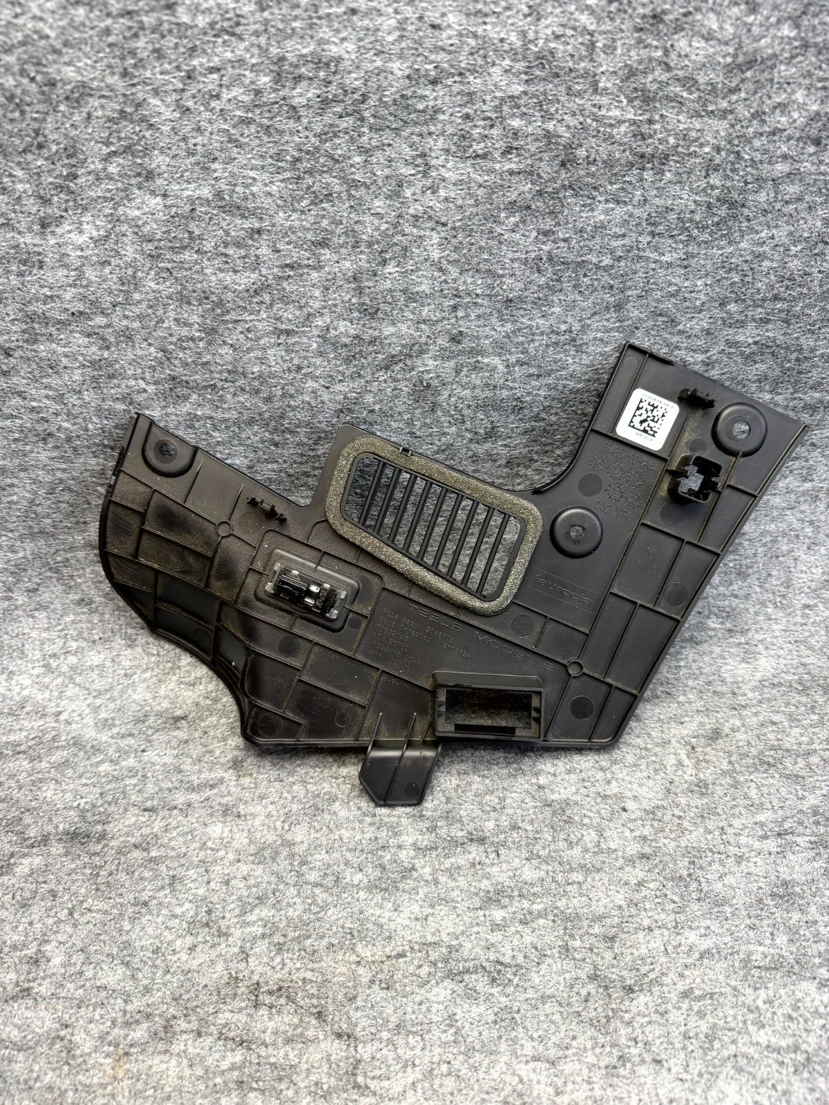 ♦️2017-2023 TESLA MODEL 3 LEFT LOWER DASHBOARD DRIVER FOOTWELL OEM, 1095413-00-A