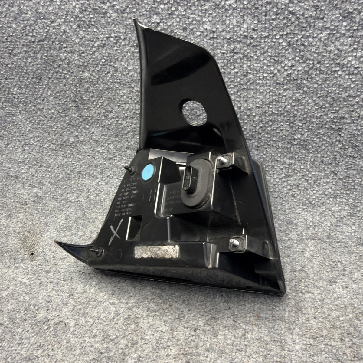 2017-2023 Tesla Model 3 Model Y RIGHT RH Tail Light 1077398-00 3-pins plug OEM