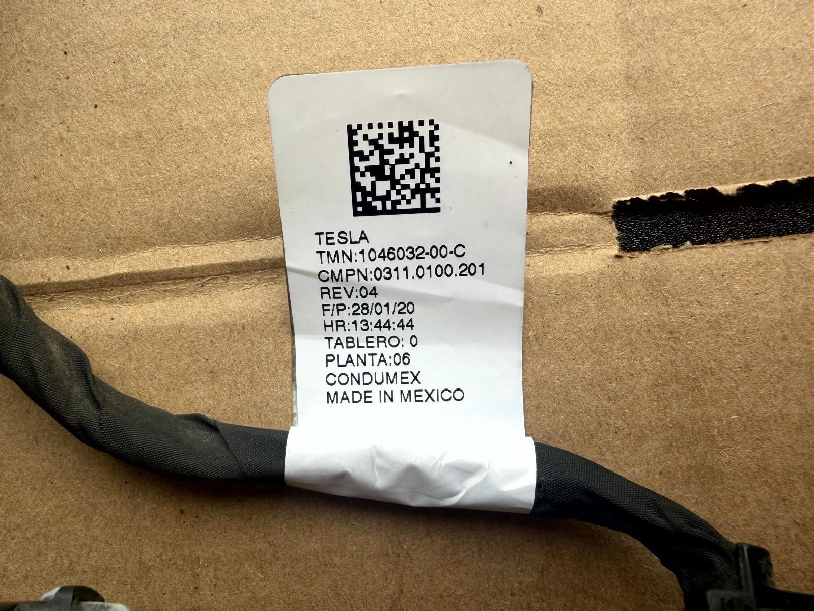 ♦️2016-2020 TESLA MODEL X REAR RIGHT TRAILER CONNECTOR HARNESS OEM, 1046032-00-C