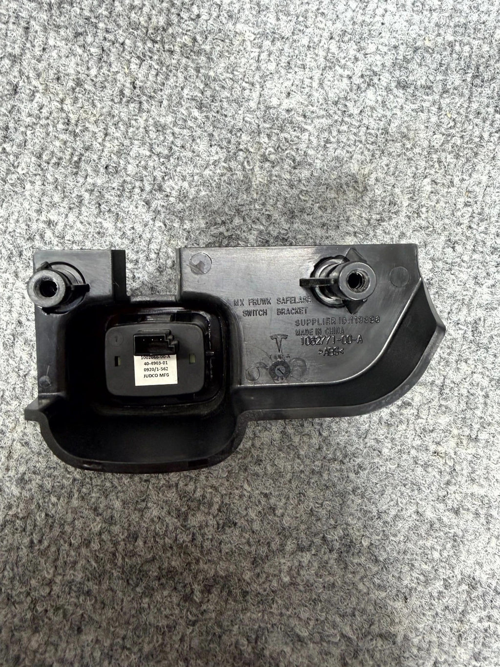 ♦️2016 - 2020 TESLA MODEL X FRONT FRUNK OPENONG SWITCH OEM, 1062771-00-A