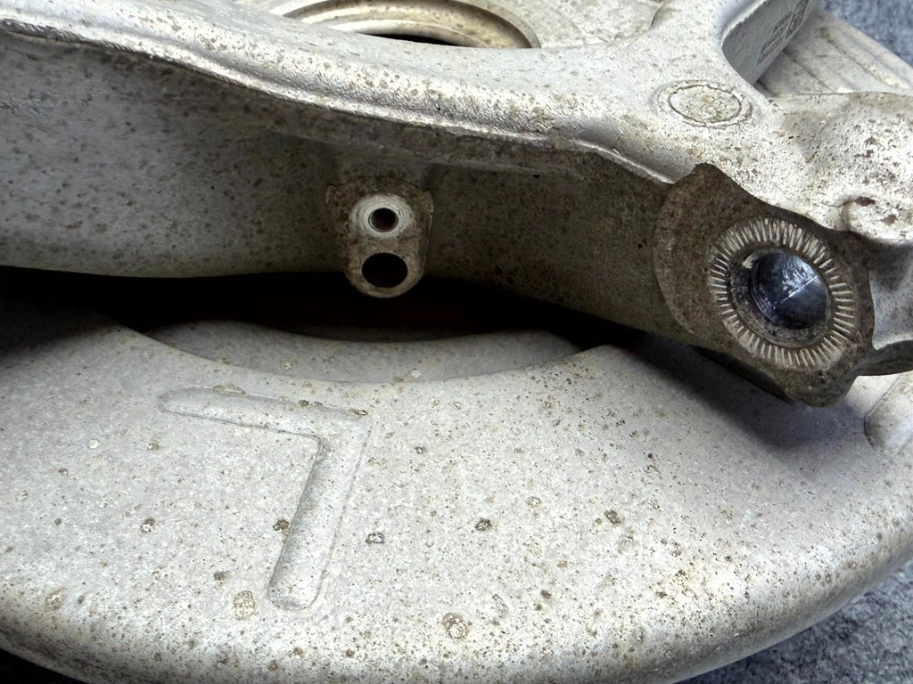 ♦️17-23 TESLA MODEL 3 FRONT RIGHT SIDE SPINDLE KNUCKLE WHEEL HUB OEM, 104431600E