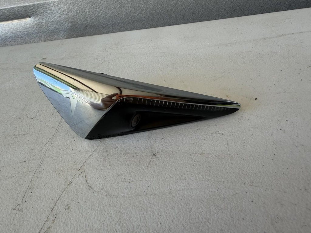 ♦️17–23 TESLA MODEL 3 FRONT LEFT SIDE TURN SIGNAL FENDER CAMERA OEM, 1125106-77C