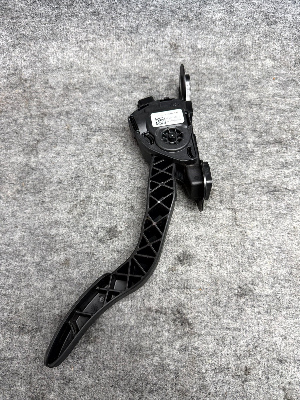 ♦️12-20 TESLA MODEL S LEFT SIDE ACCELERATOR GAS THROTTLE PEDAL OEM, 6PV933370-17