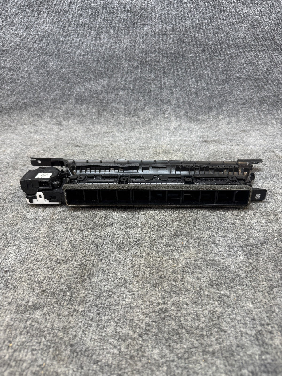2017 – 2023 TESLA MODEL 3 LEFT DASH HEATER LOWER AIR VENT GRILLE OEM, 108332000F