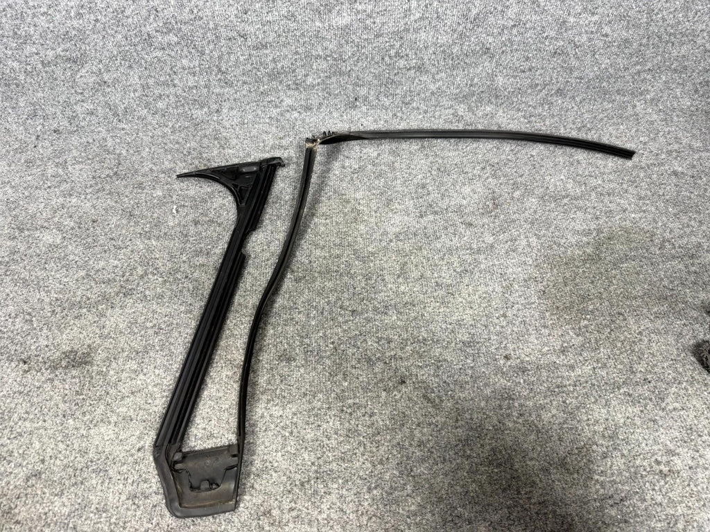 2016-2023 Tesla Model X Right Side B Pillar WeatherStrip Seal OEM, 1032152-00-C