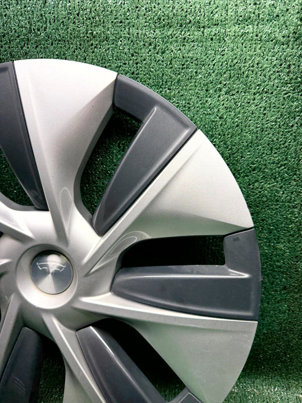 ♦️20-24 TESLA MODEL Y 19" GEMINI WHEEL RIM HUBCAP COVER OEM, 1044235-00-B
