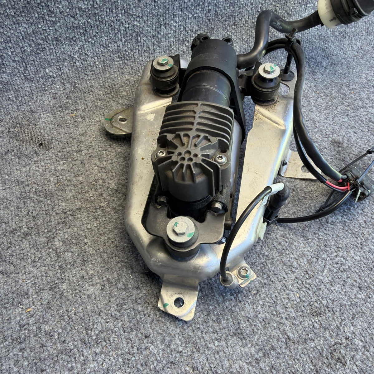 2012-2015 Tesla Model S Air Suspension Compressor Pump w/ Bracket 6006404-00-B