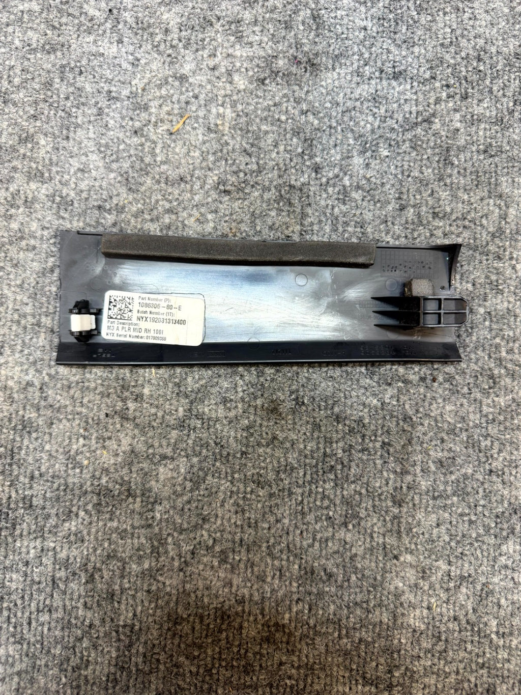 2017–2023 TESLA MODEL 3 FRONT RIGHT MIDDLE A‑PILLAR TRIM COVER OEM, 1086306-80-E