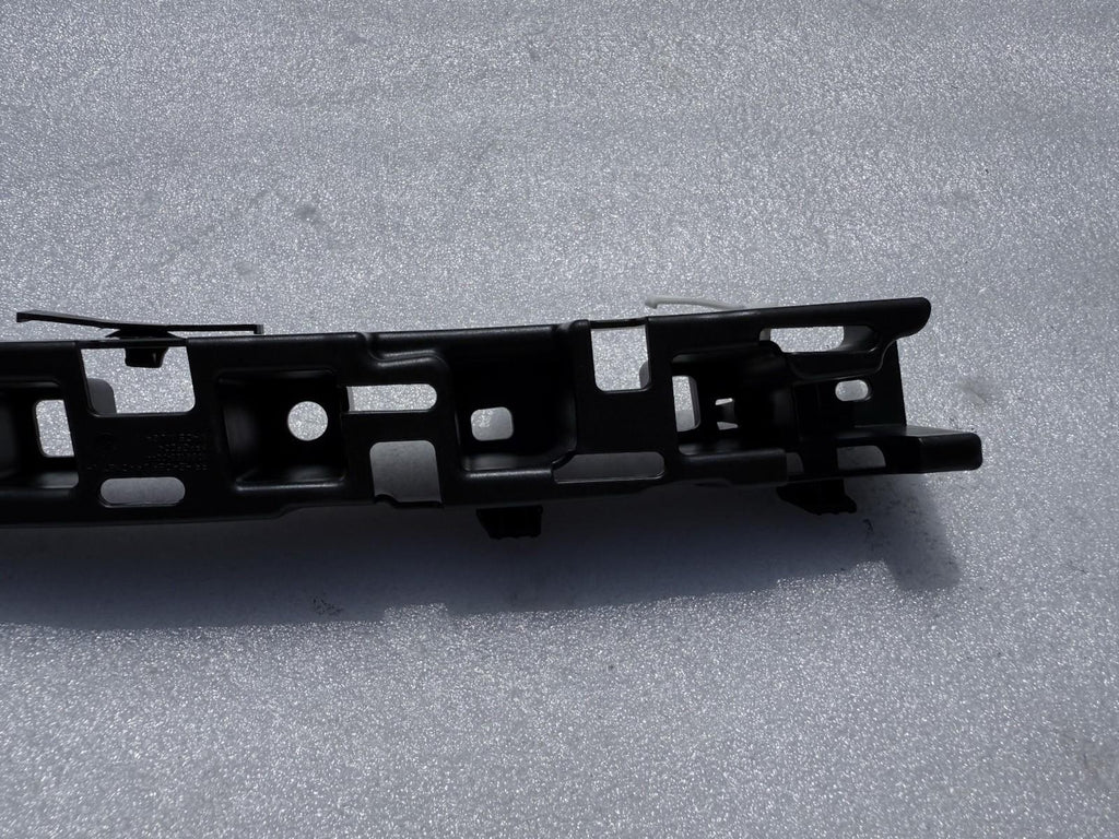 ♦️16-20 TESLA MODEL X REAR LEFT UPPER C PILLAR RACETRACK BRACKET OEM, 105918600A