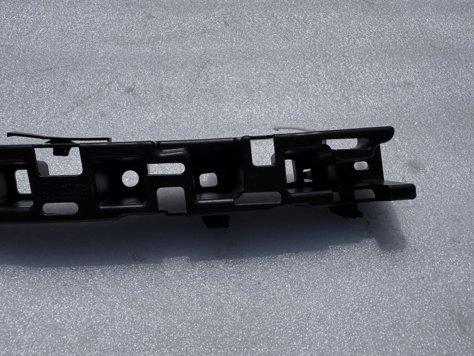 ♦️16-20 TESLA MODEL X REAR LEFT UPPER C PILLAR RACETRACK BRACKET OEM, 105918600A