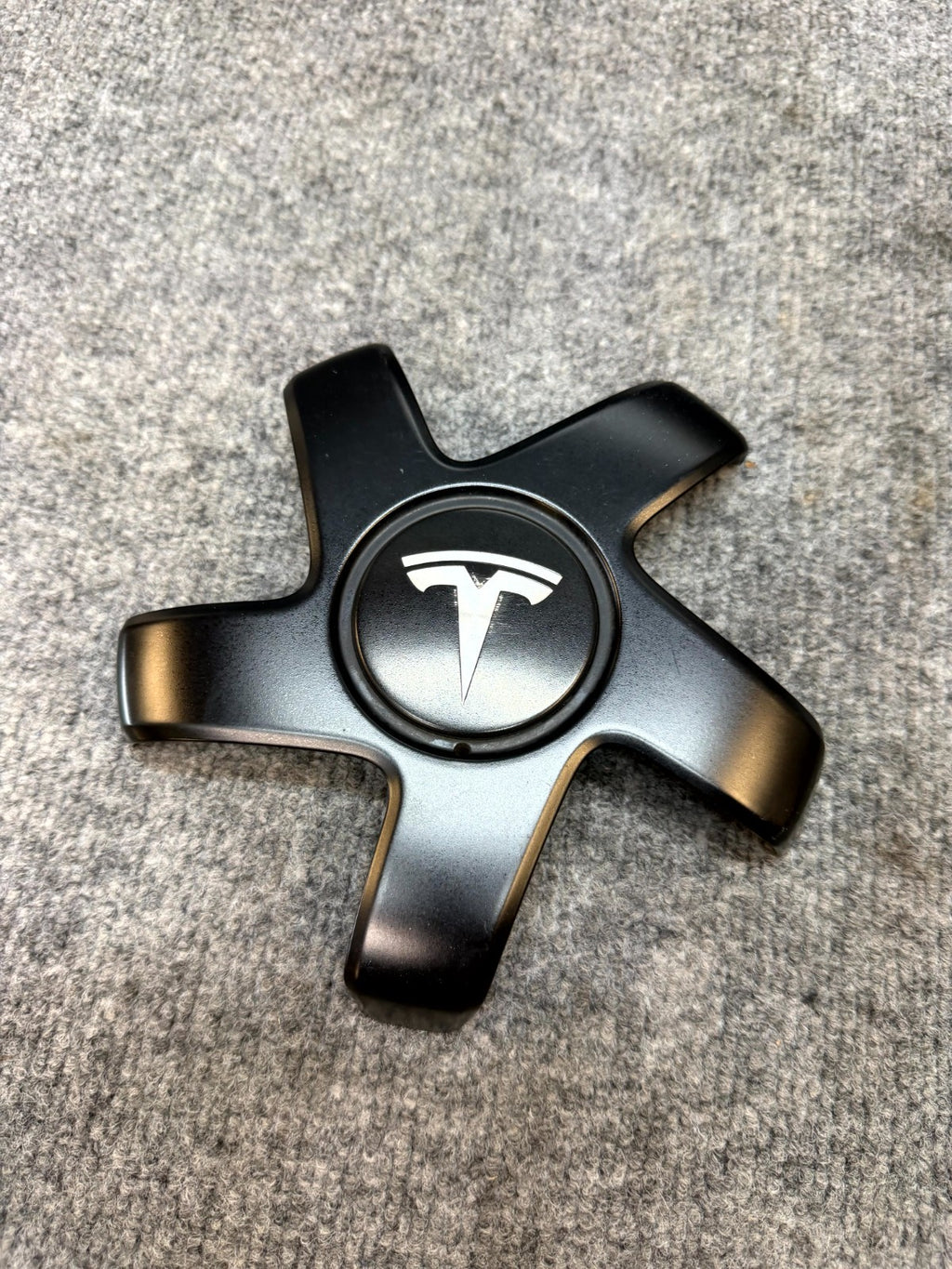 2017–2023 TESLA MODEL 3 WHEEL CENTER HUB CAP TRIM COVER OEM, 1044234-00-A