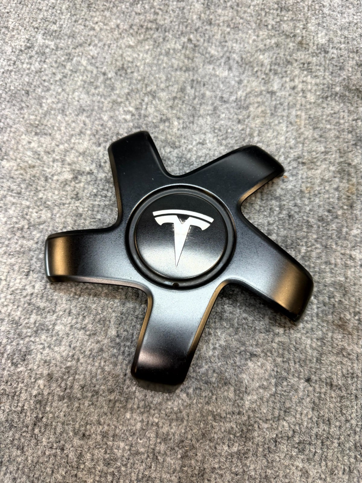 2017–2023 TESLA MODEL 3 WHEEL CENTER HUB CAP TRIM COVER OEM, 1044234-00-A