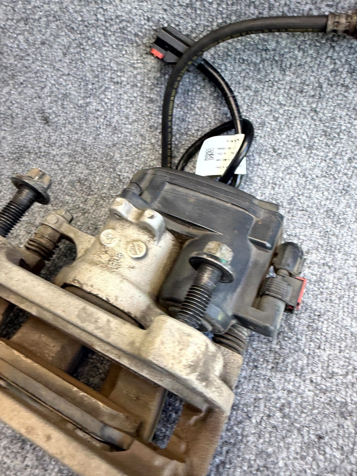 2017 – 2023 TESLA MODEL 3 REAR LEFT SIDE BRAKE CALIPER W/ HOSE OEM, 1044623-97-F
