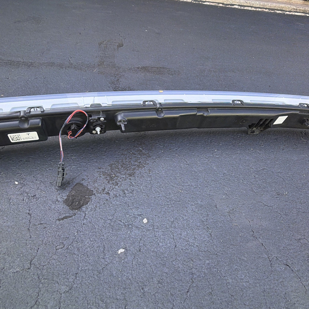2024-2026 TESLA CYBERTRUCK FRONT CENTER DRL LIGHT LAMP BAR LED OEM 1806407-00-F